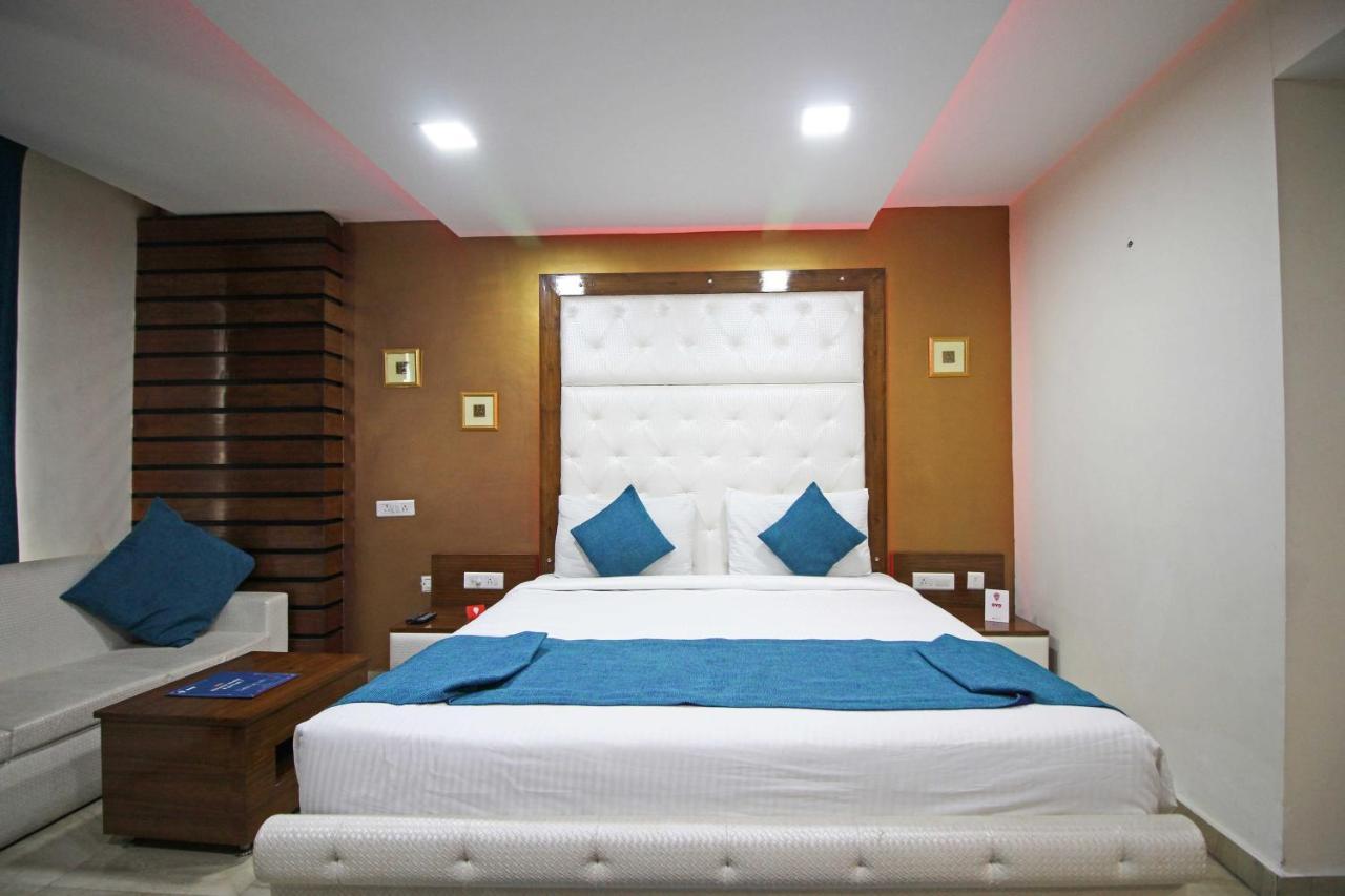 Oyo 4964 Golden Oyster Suites Dehradun Exteriör bild