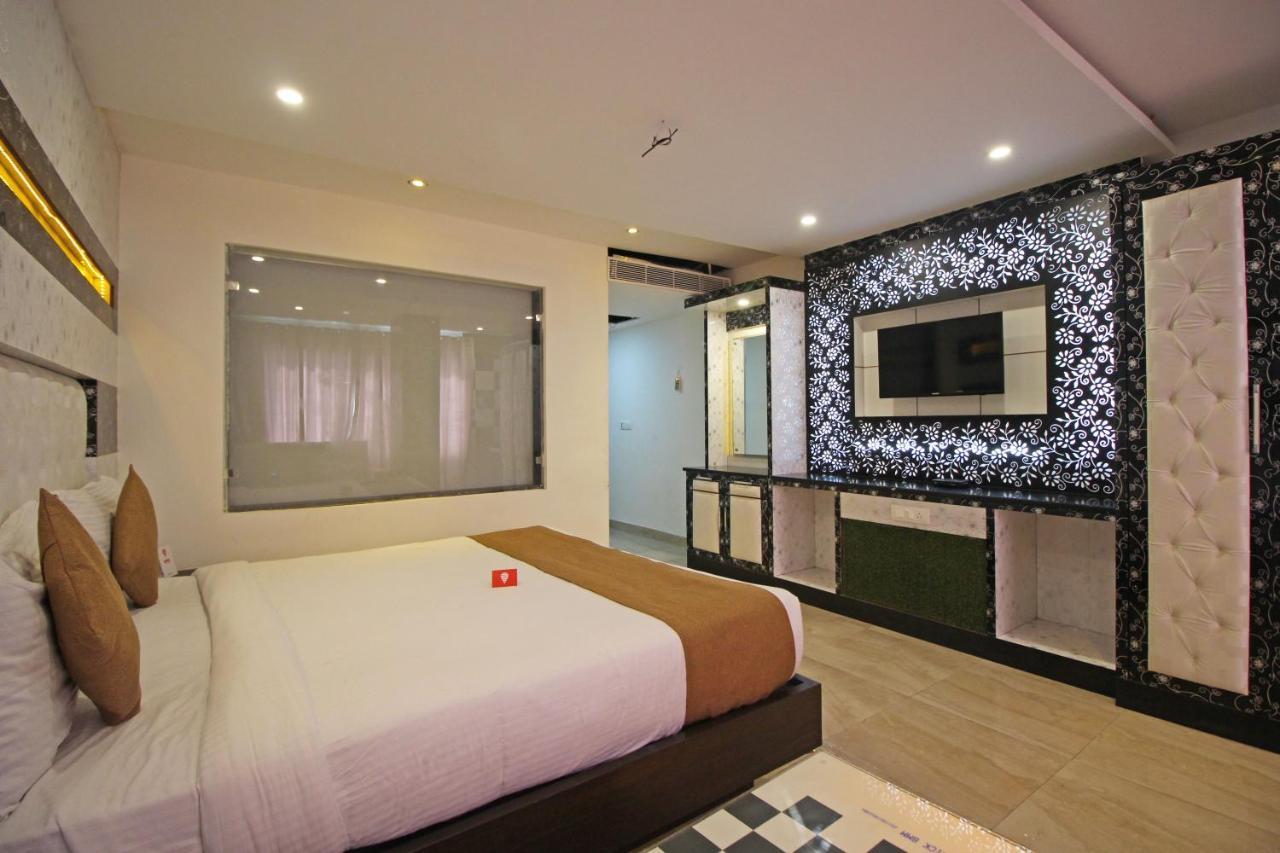 Oyo 4964 Golden Oyster Suites Dehradun Exteriör bild